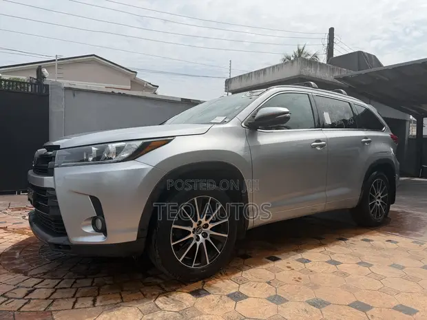 2017 Toyota Highlander SE 4x4 V6 SUV - 1