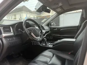 2017 Toyota Highlander SE 4x4 V6 SUV