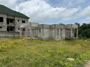 Gidan Bungalow Mara Kammalawa Mai Dakuna 3 da CofO a Kuje