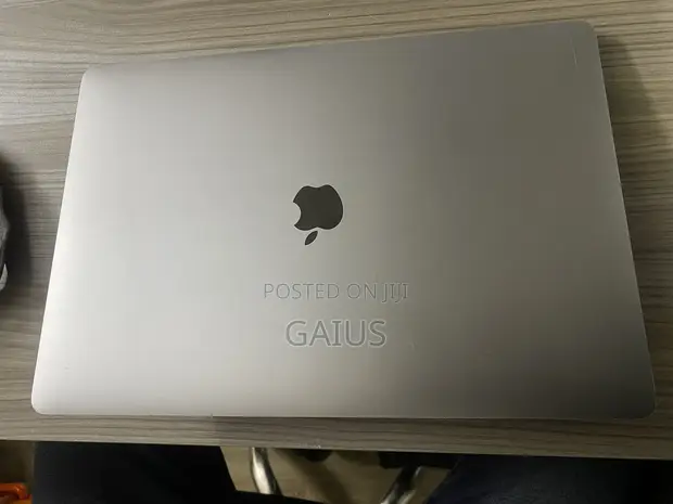 Apple MacBook Pro 2016 16GB RAM 512GB SSD - 1