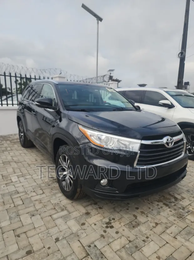 2016 Toyota Highlander XLE V6 4x4 SUV - 1