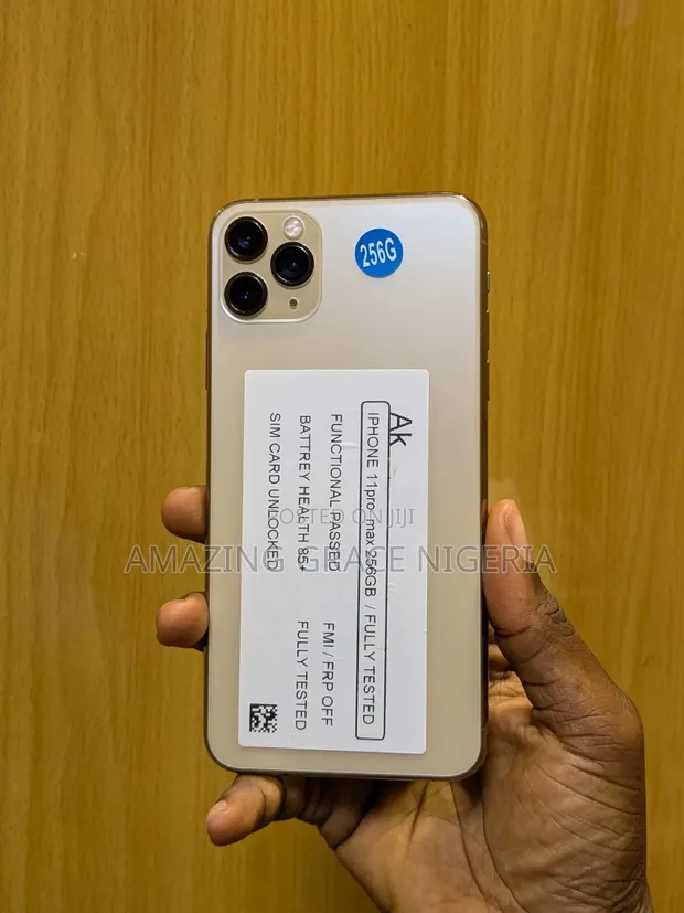 Apple iPhone 11 Pro Max 256GB Gold - 1