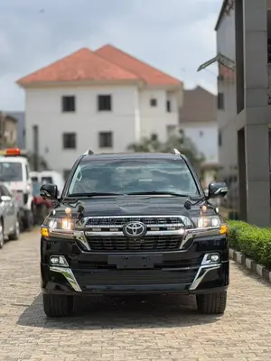 Toyota Land Cruiser 4.5 V8 VXR 2021 Baƙi