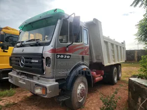 Mercedes-Benz Actros 3838 Tipper Truck (2002)