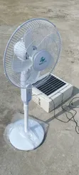 Injin Fensir Mai Sake Yi Ta Solar Tare Da Remote Da Fitilar LED - 1