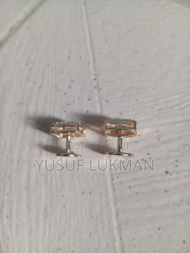 Kyawawan Cufflinks Na Zinare - 1