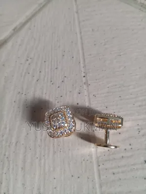 Kyawawan Cufflinks Na Zinare