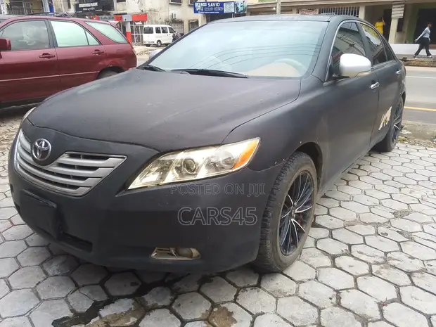 2011 Toyota Camry XLE V6 Sedan - Beige - 1