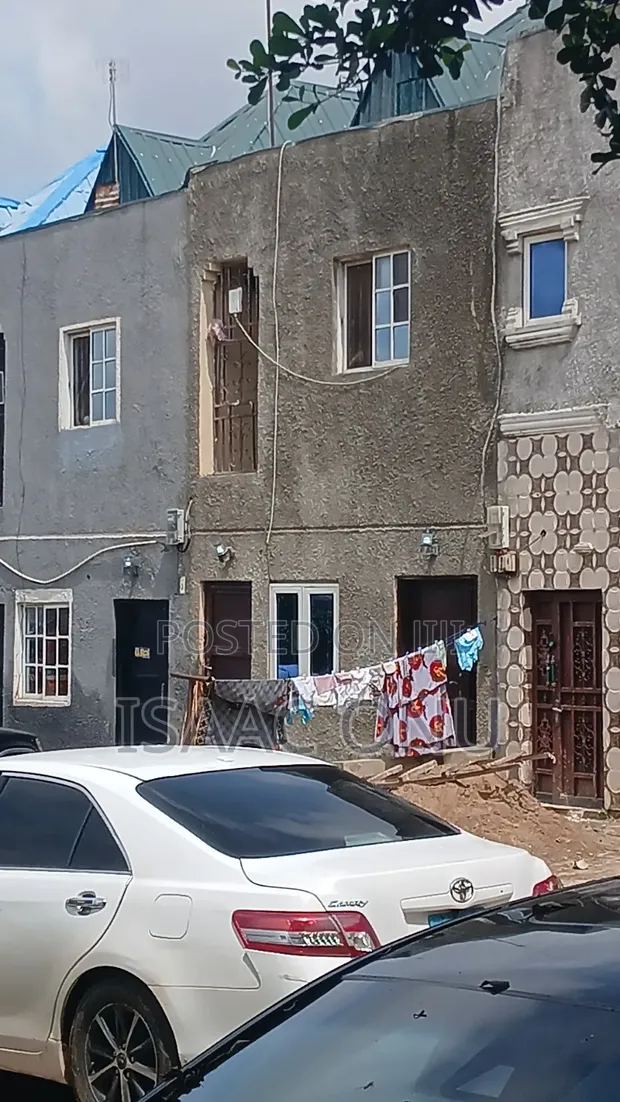 3 Bedroom Flat Downstairs - Apo Mechanic Estate - 1