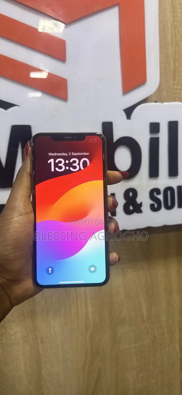 Apple iPhone 11 Pro Max 64GB Gold - 1
