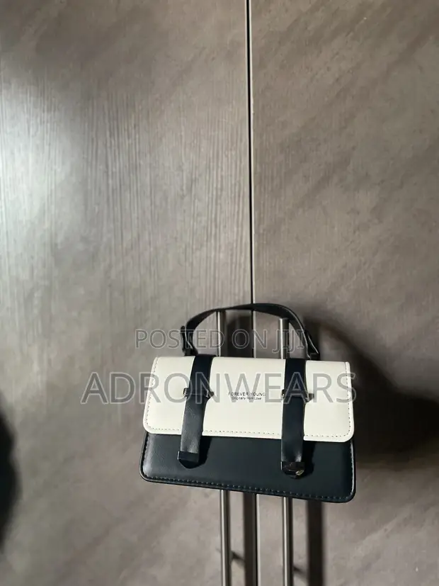 Black Classic Handbag for Girls - 1
