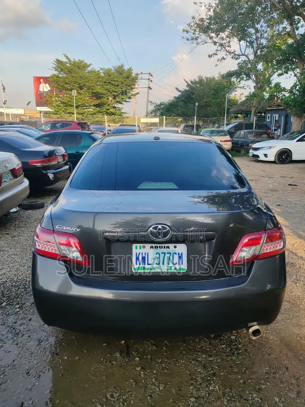 Toyota Camry 2010 Gray - 1