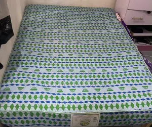 Rarraba Gudun Hijira: Gado, Tsarin Gado, Wardrobe, Fan