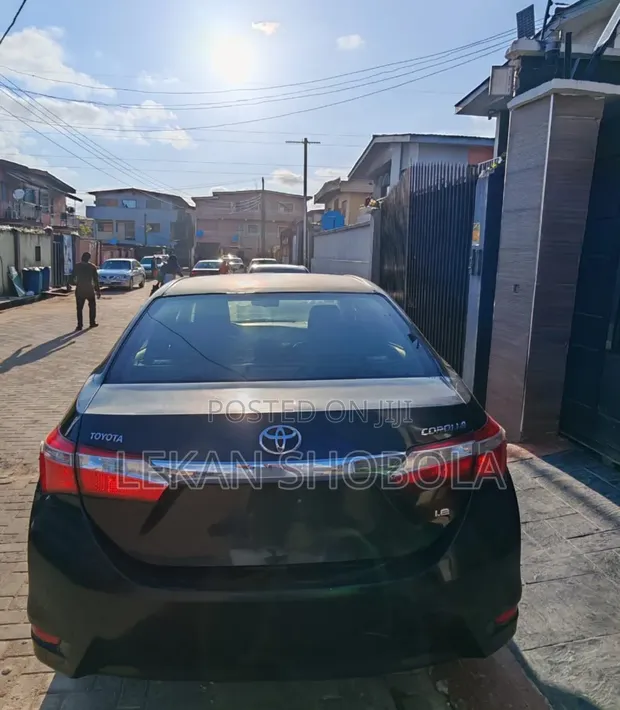 2015 Toyota Corolla LE Sedan - Black - 1