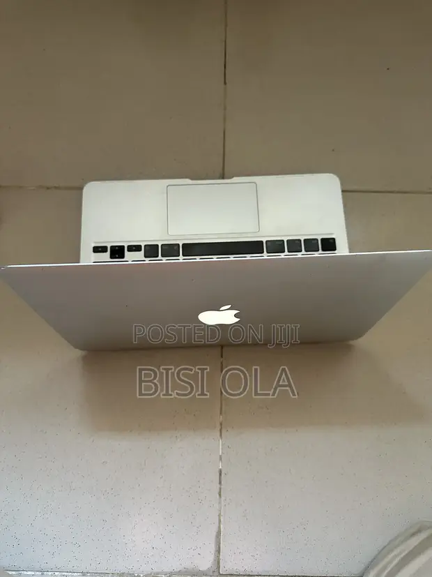 Apple MacBook Air 2015 13" Intel Core i5 4GB RAM 128GB SSD - 1