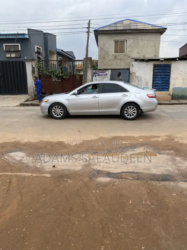 Karamar Filin Kasuwanci/Zama a Kan Titin Tarar, Abule Egba - 1