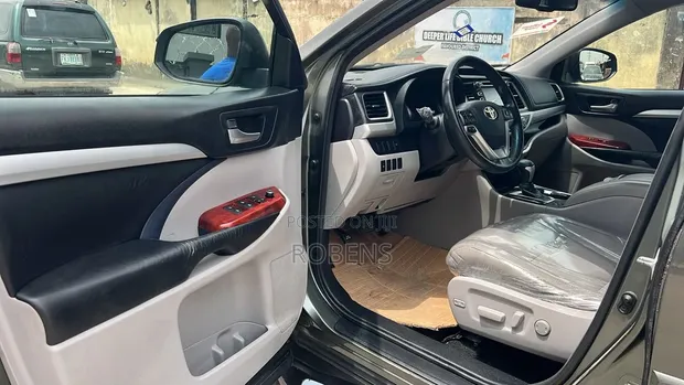 2016 Toyota Highlander XLE V6 4x4 SUV - 1