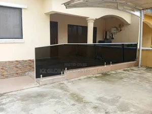 Frameless Glass Handrails don'tare Balcony