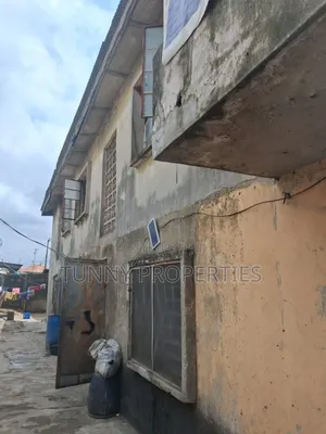 18-Bedroom House for Sale in Dopemu