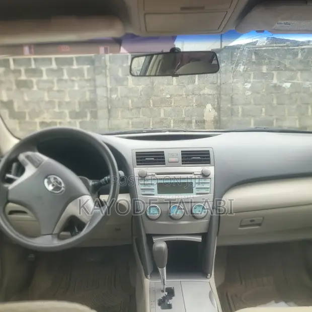 2009 Toyota Camry LE 2.4L Sedan - 1