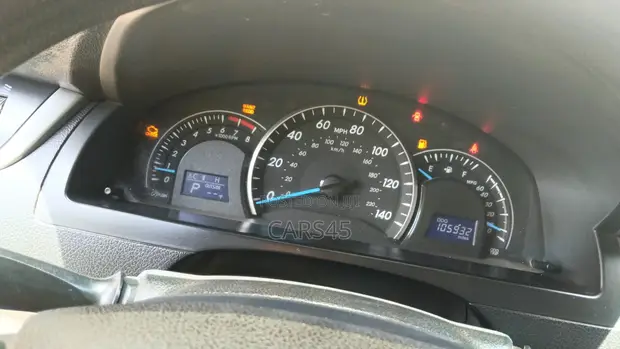 Toyota Camry 2012 Grey - 1