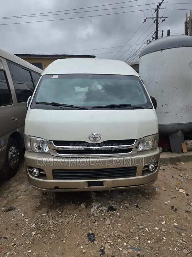 2018 Toyota HiAce Commuter GL Bus - 1