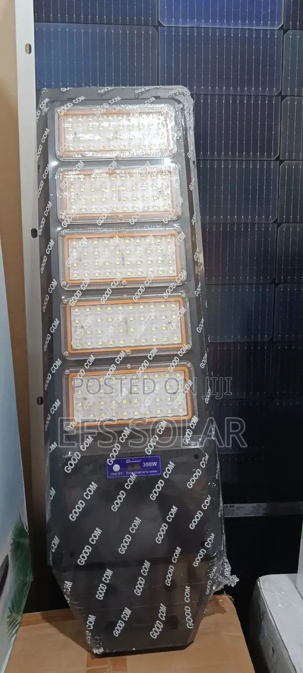Goodcom 300W Solar Street Light with Remote Control - 1