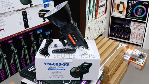 YM-600SS Focus LED Fitila tare da Tripod da Remote - 1