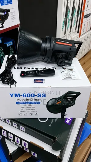 YM-600SS Focus LED Fitila tare da Tripod da Remote
