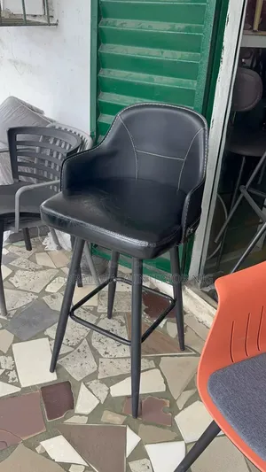 Ingantacciyar Barstool Baƙar Fata Mai Hannu