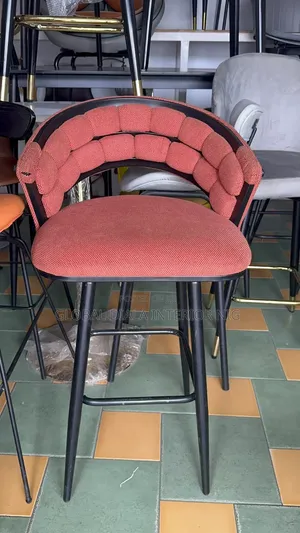 Babban Barstool na zamani mai ƙafafu 4