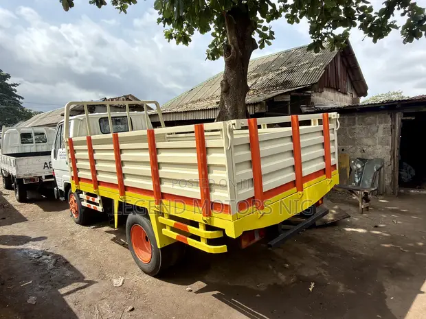 Toyota Dyna 200 (2000) - 6 Tyres, 2RZ Carburetor Engine - 1