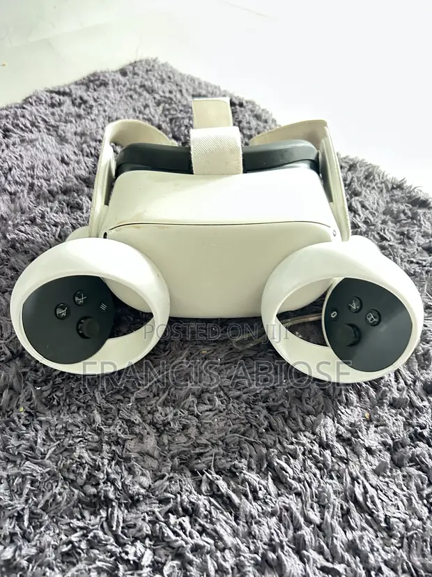 Used Meta Oculus VR 2 - Left Controller Faulty - 1