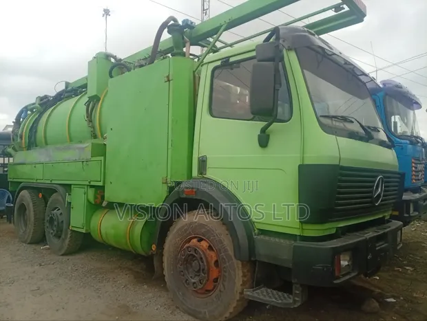 Mercedes Sewage Truck - 8 Tyres, 13,000L Tank - 1