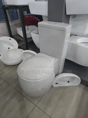 Modern Close Coupled Toilet - White Ceramic