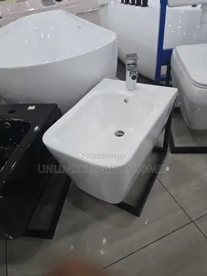Luxury Modern Ceramic Bidet - Freestanding