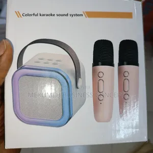 Mai Sauraren Karaoke Mai Launi tare da Mics Mara waya