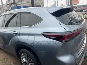 Toyota Highlander Platinum AWD 2024 - Shuɗi
