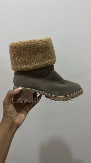 Sabbin Takalma na Boots da Canvas