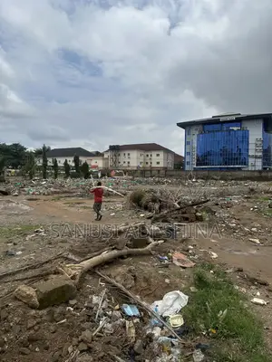 Filin Kasuwanci 1800sqm Don Siyarwa, Jabi, Abuja