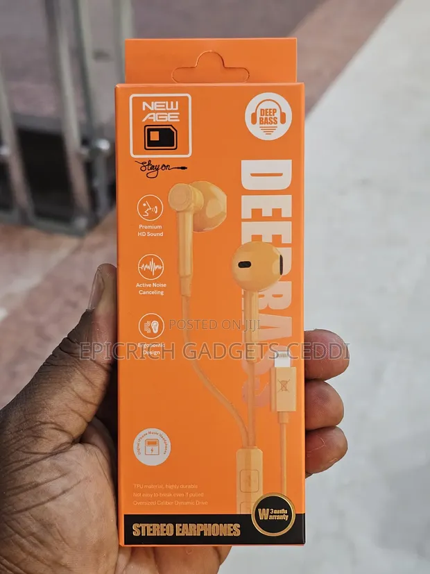 iPhone Direct Wired Earpiece with Noise Cancellation (Lightning) - 1