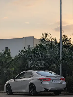2018 Toyota Camry XSE FWD 2.5L White