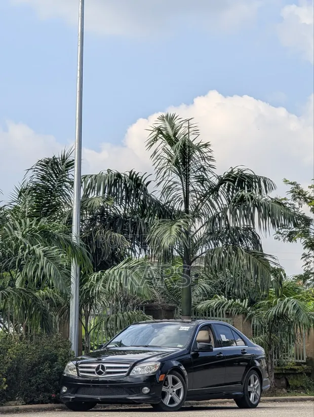 Mercedes-Benz C300 2010 Black - 1