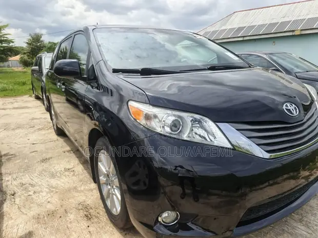 Toyota Sienna XLE 8 Passenger 2012 Baki - 1