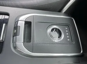 2019 Land Rover Discovery Black