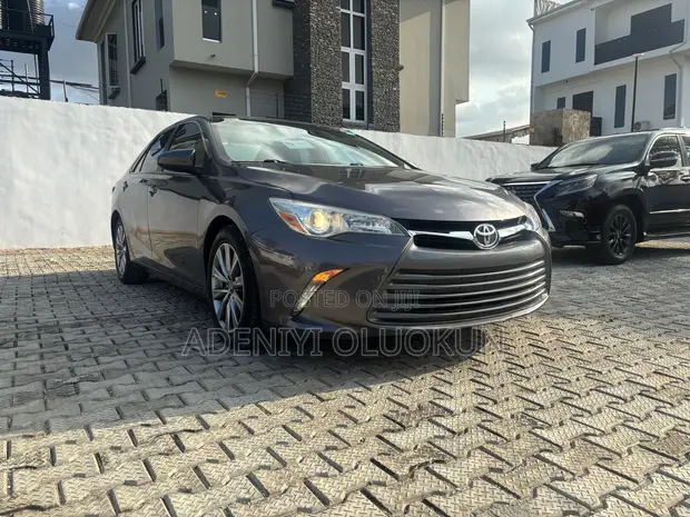 2016 Toyota Camry XLE Sedan - 1