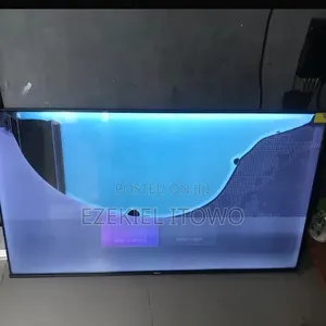 Hisense 55-Inch Smart TV (Cracked Screen)