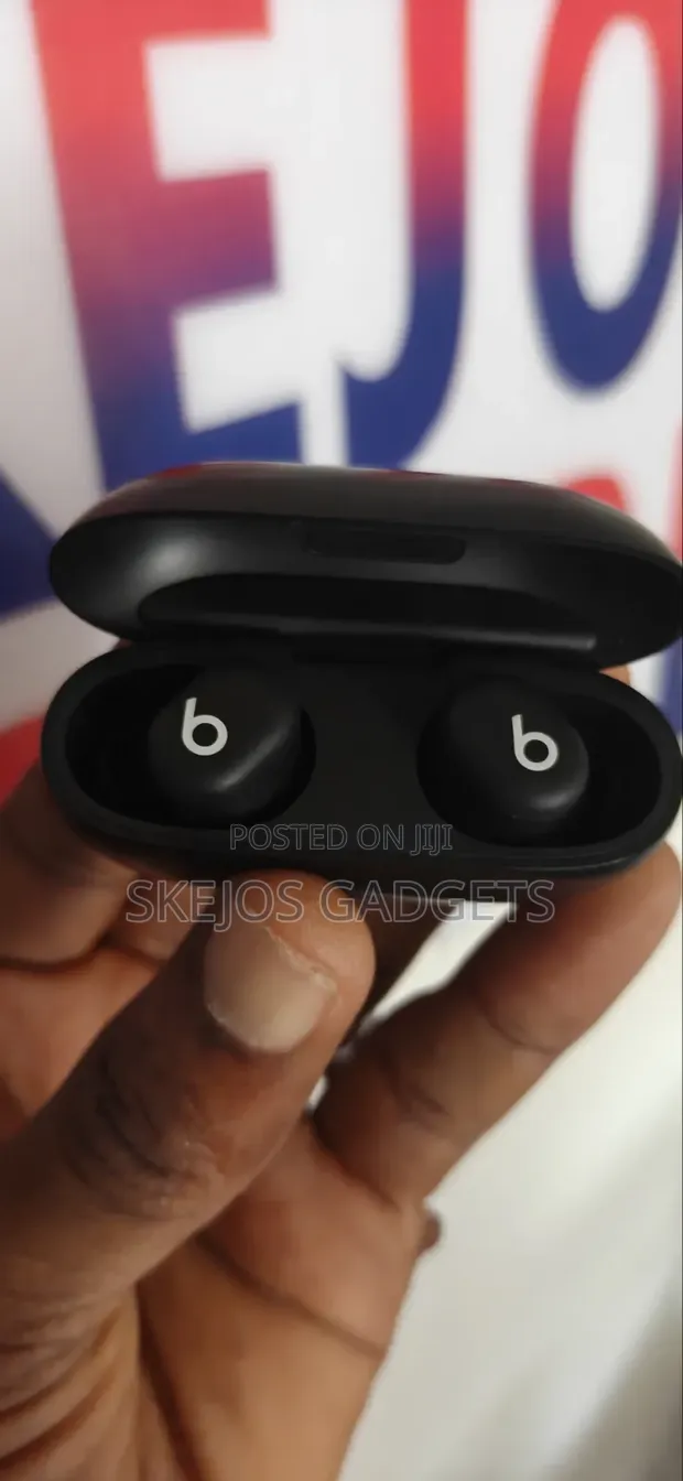 Beats Solo Wireless Earbuds (Used) - 1