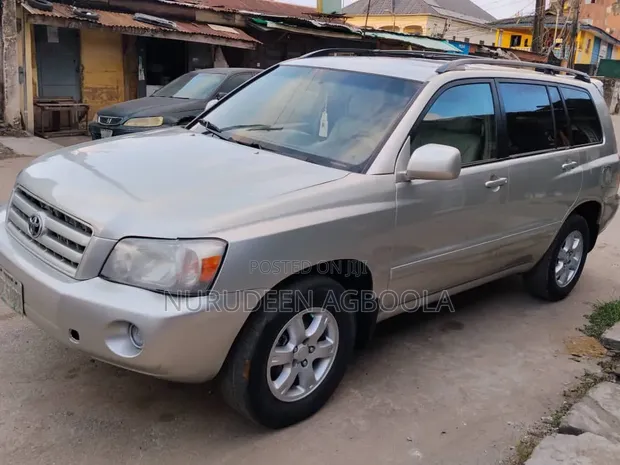 Toyota Highlander 2005 Silver - 1