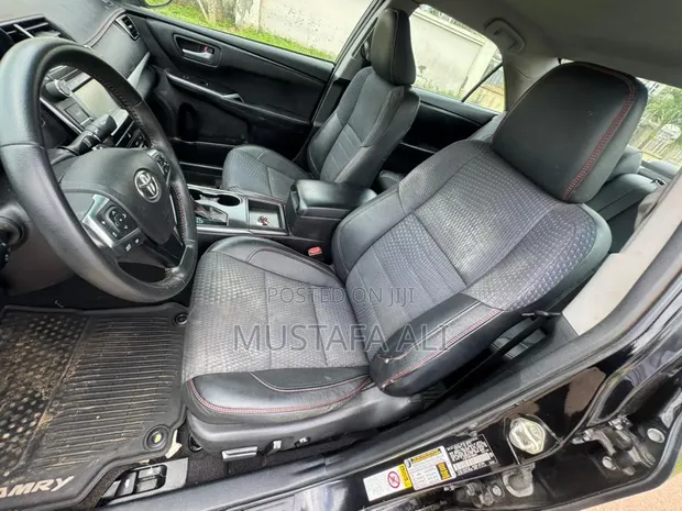 2015 Toyota Camry SE Sedan - 1